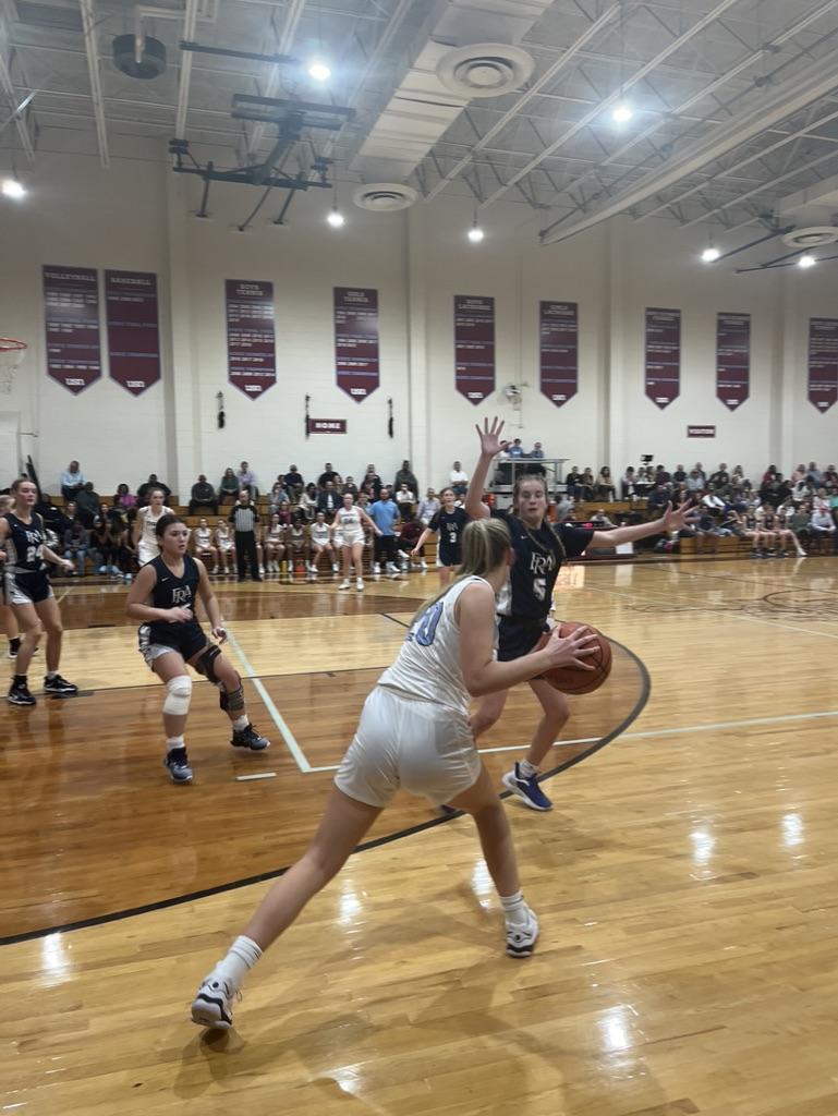 Margret McKay ‘25 looks to pass in a game against Franklin Road Academy on December 8. (via the Peabody Press)