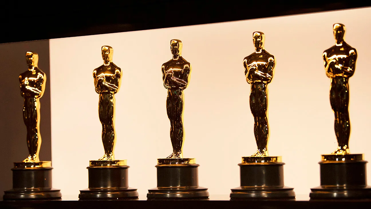 The Oscar Statuettes lined up before the ceremony.(via Matt Petit)