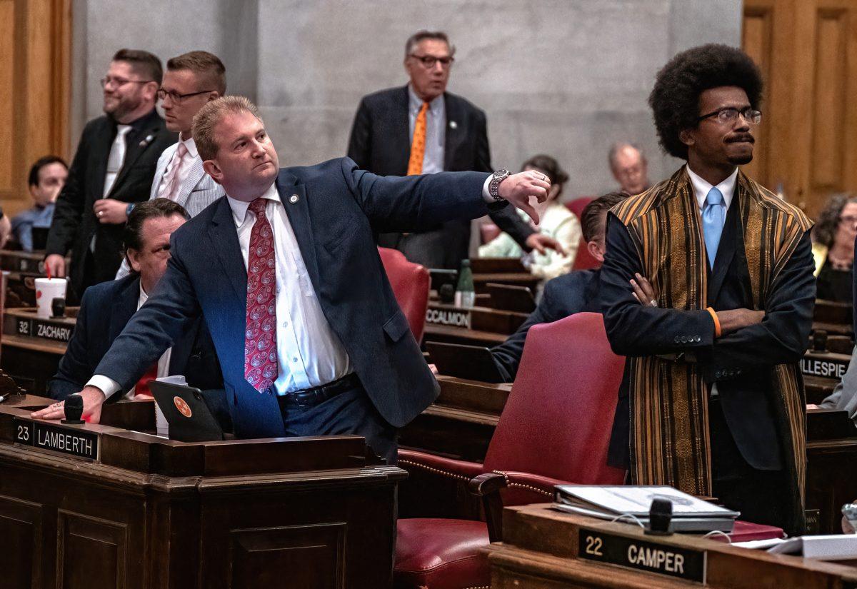 House majority leader William Lamberth  gives a thumbs down motion on the House floor as Memphis Democratic Rep. Justin Pearson looks on (via John Partipilo/Tennessee Lookout)