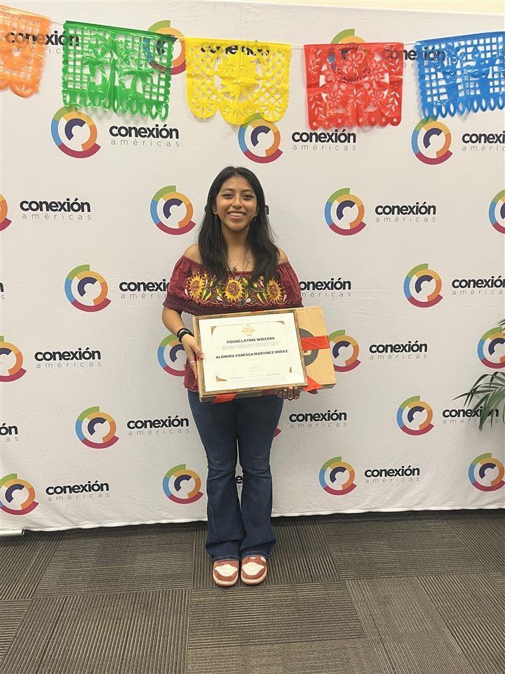 Alondra Martínez Ordaz ’26 poses for a photo after winning the grand prize at the Conexión Américas Orgullo Hispanic Awards Ceremony. (via Jeff Edmonds)