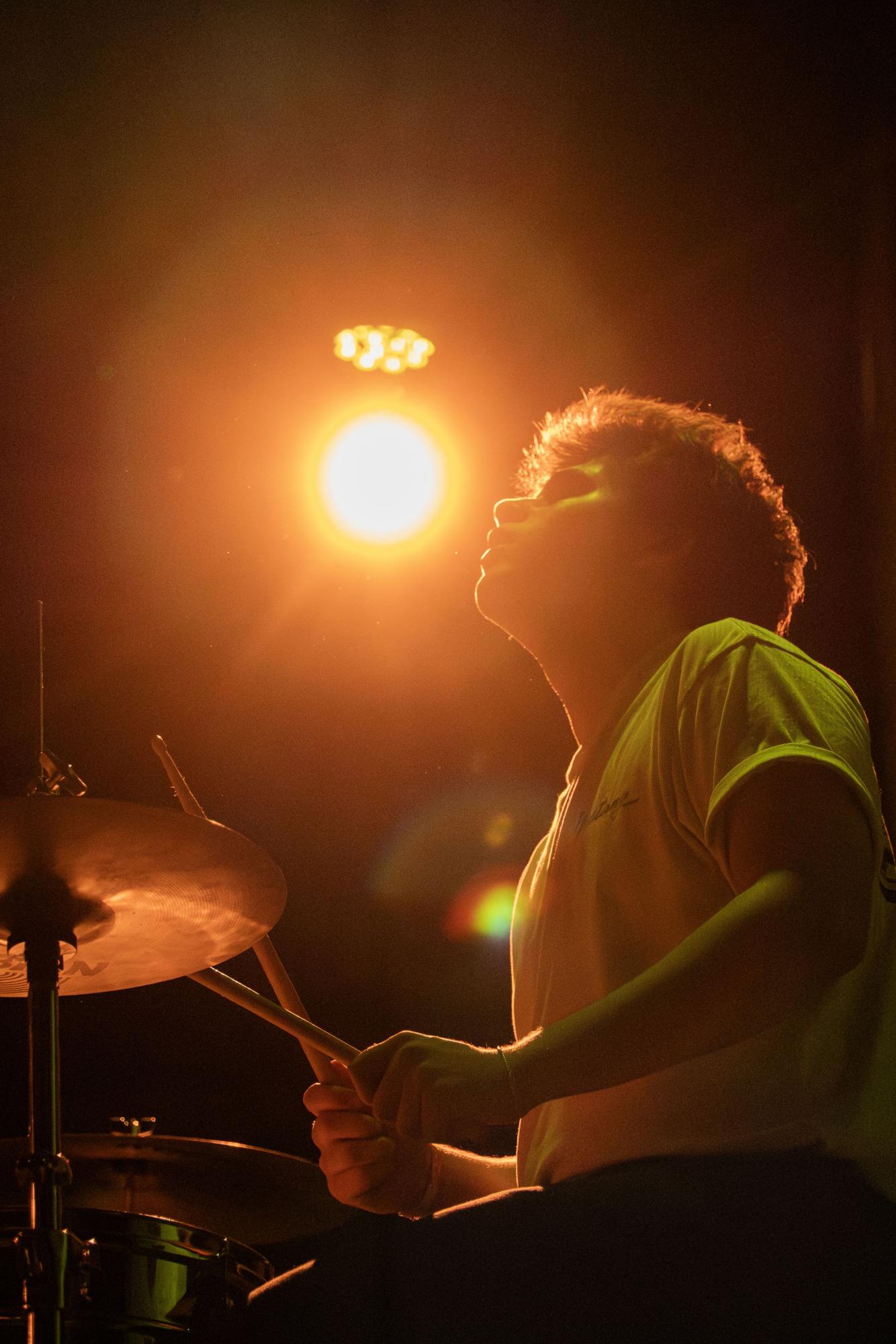 LIGHTING UP THE STAGE: Zeit committee memberCaden Carrabba ‘27, plays on the Queen of Hearts stage.
